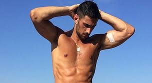 It seems that the two were surround yourself of women but that there was no trace of respective girlfriends. Temptation Island Vip Il Single Alessandro Graziani E Serena Enardu Tra Di Noi Una Questione Di Sensazioni