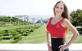 Joana amaral dias también fue una de las más prominentes representantes del bloque de izquierda y fue elegida para el parlamento portugués como independiente entre 2002 y 2005. Joana Amaral Dias Arrasou Joao Felix Arena Desportiva