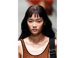 Potete sperimentare con la frangia lunga o corta e ottenere l’opzione più adatta a voi. Capelli Con La Frangia Come Si Porta Nel 2019 Tu Style