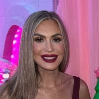 Beth Potts's Instagram, Twitter & Facebook