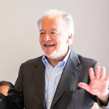 Castaldi gioielli elegante laboratorio orafo in zona parioli a roma , realizza gioielli unici e di elevato pregio, con cura del dettaglio e nella scelta dei materiali. Enrico Castaldi Buckles Law