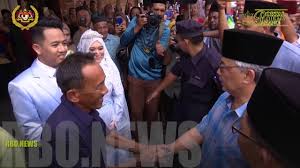 .dengan adinda sultan pahang iaitu datuk seri tengku kamaruzzaman sultan abu bakar atau lebih dikenali sebagai tengku intan pada tahun 1993. Baru Dua Hari Imam Masjid Dedah Perlakuan Sebenar Tengku Abdullah By Berita Panas