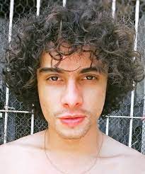 Curly Hairstyles For Men 40 Ideas For Type 2 Type 3 And Type 4 Curly Hair Men S Curly Hairstyles Long Curly Hair Men Curly Hair Men