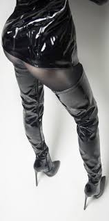 Voir plus d'idées sur le thème chaussure, chaussures talons, chaussures femme. Image Skyrock Com Cuissardes Bottes Cuissardes Botte Talon Aiguille