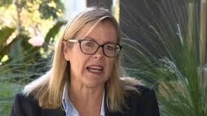 Thousands gather for the Anzac Day dawn service, joined by the Duke and  Duchess of Cambridge