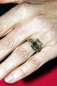 Camilla Duchess Of Cornwall A Ring Of Great Historic Value Camilla S Heirloom Engagement Ring Was Left To Royal Engagement Rings Royal Rings Royal Engagement
