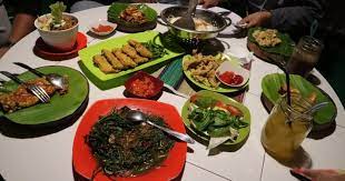 Di tempat yang memiliki tempat khusus untuk beribadat pada zamannya tinggal para puteri raja yang belum menikah. 10 Tempat Makan Di Balikpapan Paling Enak Murah Borneo Id
