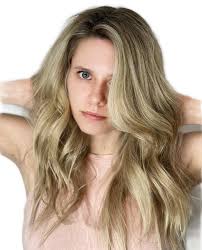 Saturday SHINE 🤩 Check out this Before and after @brazilianblowout On the  right my hair before still slightly damp with no curl enhancing products.  The left is the end results after the