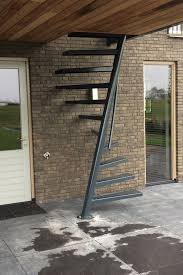 1m2 Bei Eestairs I Schwarz Treppe Design I Raumspartreppe Platzsparende Treppe Schmale Treppe In 2020 Schmale Treppe Raumspartreppen Treppe