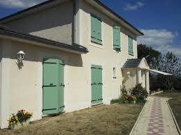 Pose De Volets Battants De Couleur Originale Par Vincent Et Laurent Menuiserie Exterieure Menuiserie Pvc Aurillac