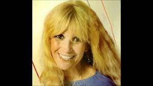Skeeter davis was one of the first female vocalists to become a top level star in the country music field. Skeeter Davis The End Of The World 1962 Youtube