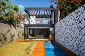 Terreno 245 metros, construcción 390 metros. Diseno De Casa Larga Y Angosta Con Planos Y Fachada Inlcuida
