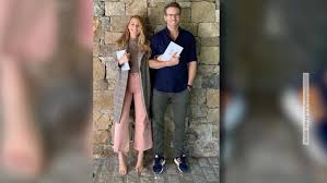 Ryan reynolds erzählte in einem interview, mit welcher peinlichen anmache er einst versuchte, seine frau blake lively zu erobern. Eigentlich Barfuss Ryan Reynolds Enttarnt Schuh Gate Seiner Frau Blake Lively