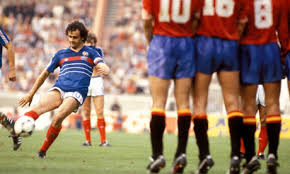 Elle totalise deux coupes d'europe (1984, 2000), deux coupes du monde (1998, 2018) et une coupe des confédérations (2001, 2003). Uefa Euro 1984 Uefa European Championship Football Athlet Org