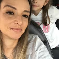 Minha melhor versão: ser Mãe dessa Menina💕. Meu maior desafio, meu maior  orgulho, minha maior gratidão. Todo amor que eu tenho é seu💕🙏 Parabéns a  todas nós mães que não somos nada