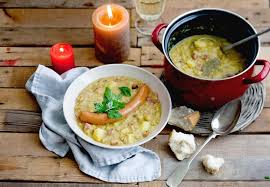 Deftige Erbsensuppe Mit Wiener Wurstchen Im Cookit Rezept Erbsensuppe Rezept Erbsen Suppe Rezepte