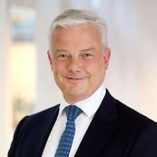 Richard Oldfield's Instagram, Twitter & Facebook