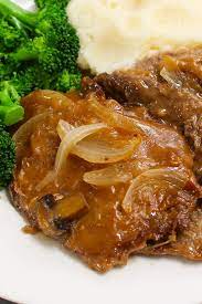 Lay cube steaks on top of the onions. Crock Pot Cube Steak With Gravy Recipe Tipbuzz