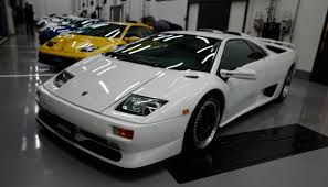 動画 カウンタック ディアブロ ムルシエラゴからアヴェンタドールまで ランボルギーニ歴代v12モデルが一同に揃う 各モデルの特徴を見てみよう カウンタック アヴェンタドール ムルシエラゴ