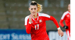 Selon la presse locale, la jeune femme disparue serait une footballeuse de l'équipe nationale suisse et joueuse au young boys. Disparition Surprenante D Une Joueuse De Football Suisse En Italie