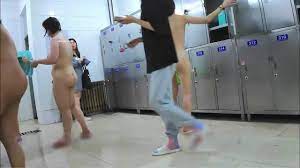 女浴室偷拍