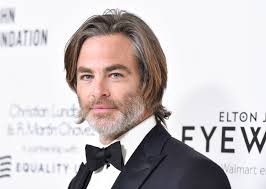 Chris Pine told a confused Oscars partygoer that he was Chris Evans of  'Captain America'