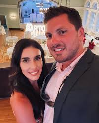 We have a great time celebrating the Barton's last night. Everything was  beautiful. Almost 9 years ago, Taylor made the best decision of his life,  marrying me, in this same place! 😝