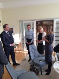 Löfven und seine sozialdemokraten führen schweden bislang in einer minderheitsregierung mit den grünen. Sweden In Ukraine On Twitter Pm Stefan Lofven Meeting With Young Ukr Mp S And Civil Society Representatives For Breakfast At The Embassy Http T Co Bgcydy9nh2
