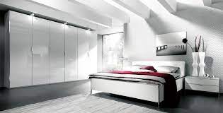 Hallo verkaufe ein komplettes schlafzimmer die fronten sind hochglanz weiß kein poco billigschrott schwebetürenschrank ca 2,50 x 2,10 kommode ca 1,20 informiere dich über neue schlafzimmer komplett hochglanz. Schlafzimmer Komplett Weiss Hochglanz Schlafzimmer Weiss Schlafzimmer Komplett Weiss Komplettes Schlafzimmer