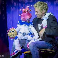 Sascha grammel ursula kostenloser klingelton für ihr telefon. Sascha Grammel Mit Herr Schroeder Und Ursula In Der Ews Arena Goeppingen Sascha Herrin Lustige Filme