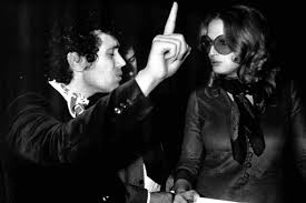 Apriamo la playlist con un pezzo del 1977 di un grande artista della musica italiana e che è un vero e proprio invito al viaggio e a lasciarsi andare. Riflessioni A Vent Anni Dalla Scomparsa Di Lucio Battisti