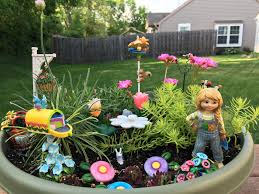 Pin your favorite garden pictures, landscape designs, outdoor elements, vegetable gardens, plant photos, farm pictures, roof top gardens and botanical art! Five Fanciful Fun Fairy Garden Ideas Gnome Decor