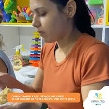 Dr. Hugo Almeida, terapeuta ocupacional da Sense kids @hugoalmeida.si.  Atividade sensório-motora para favorecer a dissociação de membros  superiores, força muscular, controle postural, integração visomotora.  #occupationaltherapy ...