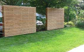 Für die romantischen stunden im eigenen garten. Larche Sichtschutz Garten Zaun Sichtschutz Vorgarten Zaun Ideen