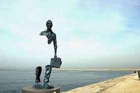 One Of The Most Famous Statues In The World Stands 25 Of The Most Creative Sculptures And Famous Statues From Around The World Statue Sculptures Marseilles
