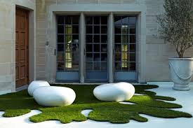 It's a genius idea to create a private garden in your balcony. The Synthetic Grass For Balcony And Terrace Easy To Clean And Green All Year Round Interior Design Ideas Ofdesign
