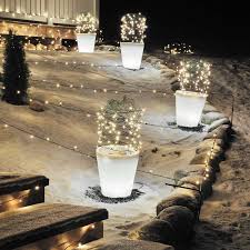 Une decoration de noel lumineuse pour votre exterieur. Deco Exterieur Jardin Pour Noel Avec Des Lumieres En 18 Idees Magiques