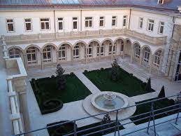 The palace was allegedly funded through an elaborate corruption scheme involving putin's inner circle in return for a favor. Putin S Palace History Of World S Largest Bribe Wikipedia