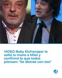 Baby Etchecopar le soltó la mano a Milei y confirmó lo que todos piensan  🤣👉  https://www.eldestapeweb.com/atr/farandula/video-baby-etchecopar-le-solto-la-mano-a-milei-y-confirmo-lo-que-todos-piensan-se-distrae-con-eso--202527165154