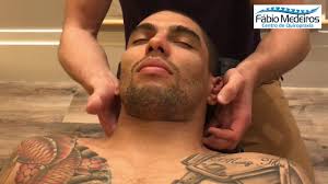 Atualmente, o atleta integra o brave cf e atuou. Dor Toracica E Cervical Atleta Lucas Mineiro Lutador Do Brave Mma E Ex Ufc Quiropraxia Youtube