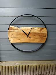 Horloge Industrielle En Bois Recycle Et Veritable Cercle De Etsy Decor Home Decor Deco