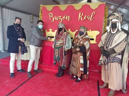 Busca carpas en alicante capital en páginas amarillas. Los Carteros Reales Prologan La Llegada De Los Reyes Magos Con La Recogida De Cartas En Las Siete Carpas Distribuidas Por Alicante