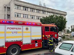Fum la subsolul Spitalului CFR din Constanța. Desfășurare importantă de  forțe Pompierii au fost solicitați să intervină, în aceste momente, la Spitalul  Clinic CFR din Constanța, de pe bulevardul 1 Mai, nr.