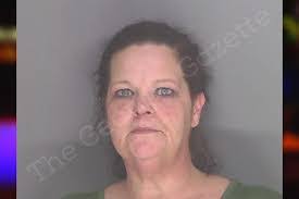 Dixie Waters's Instagram, Twitter & Facebook