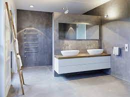 Come Arredare Un Bagno Con Doccia Separata Da Una Parete Decorazione Con Una Scala Di Legno Bagni Moderni Progettazione Bagno Arredamento Bagno