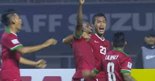 Timnas indonesia vs thailand, evan dimas, egy maulana vikri, witan sulaiman merayakan gol evan dimas, kamis (3/6/2021). Aff Suzuki Cup On Twitter Hansamu Yana Makes It 2 1 To Indonesia What A Game We Have Here Affsuzukicup Inavtha