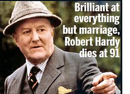 Brilliant at everything but marriage, Robert Hardy dies at 91