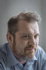 KunMors: Mediet på øen bag havet