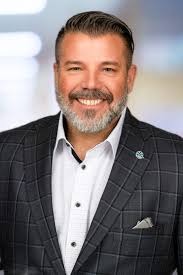 Tom Hickman's Instagram, Twitter & Facebook