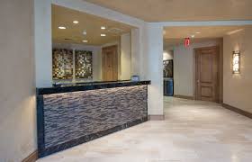 The Lobby Hallway Of This High End Condominium Residence In Scottsdale Az Features The Modern Beauty Of Auth Building Design Condominium Travertine Floor Tile
